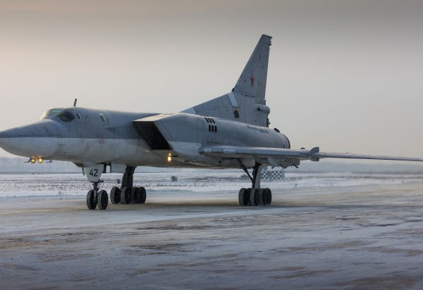 Обои картинки фото ту-22м, сверхзвуковой, ракетоносец-бомбардировщик, аэродром, крылья